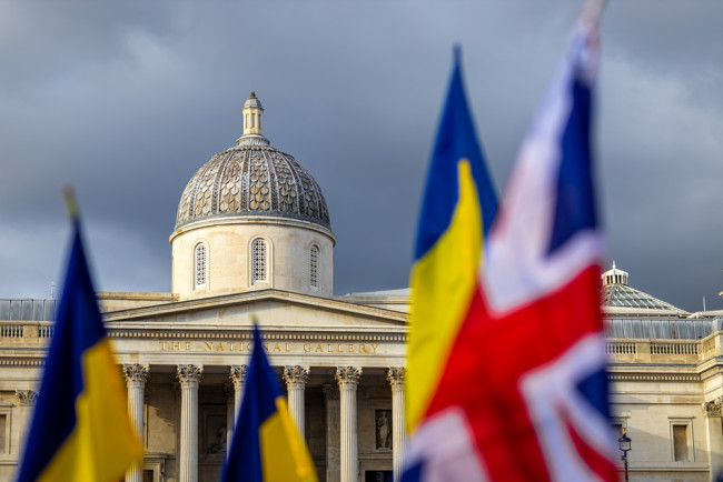 Storbritannien ökar stödet till Ukraina på fyraårsdagen av kriget: "Storbritannien är med dig, starkare än någonsin"