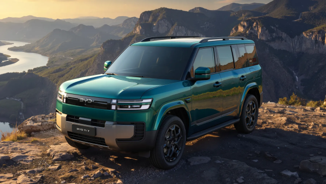 Den nya kantiga BYD sjusitsiga bilen hämtar tydlig inspiration från Land Rover Defender