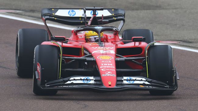 Lewis Hamilton kraschar sin Ferrari i sitt andra test och klarar sig oskadd