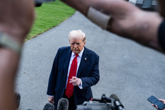 Trumps nya globala tull på 10 % träder i kraft