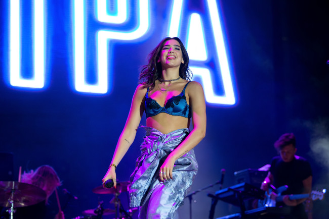 Dua Lipa stämmer Samsung för att de använt hennes avbild utan tillstånd