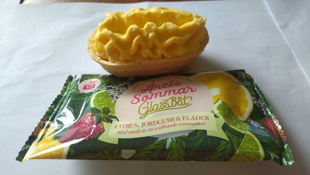 Måndagsglassen! - Årets sommarglassbåt 2025 - Citrus, jordgubb & fläder