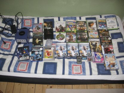 Säljer massor med spel och konsoler