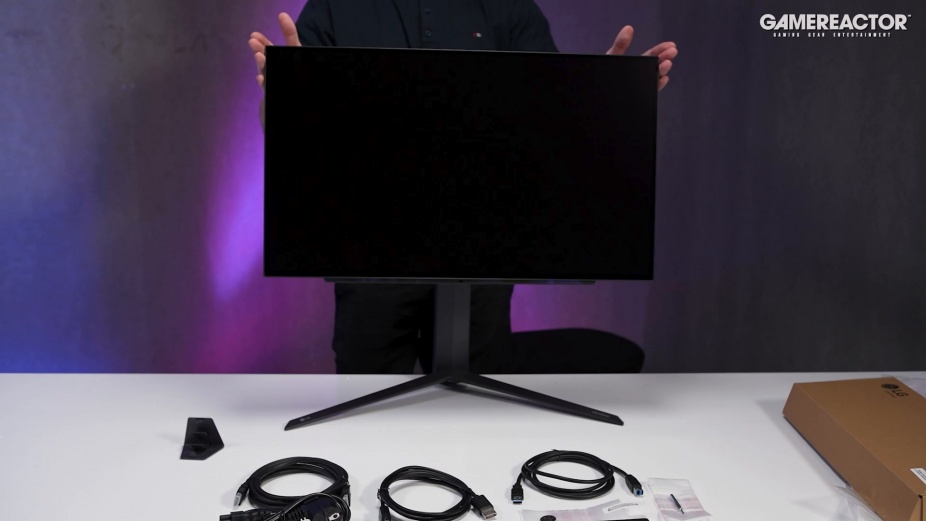 LG UltraGear OLED Gaming Monitor (27-inch/240Hz) - Uppackning