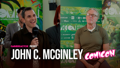 A Rooster bärande Scrubs - John C. McGinley Comicon Napoli Intervju