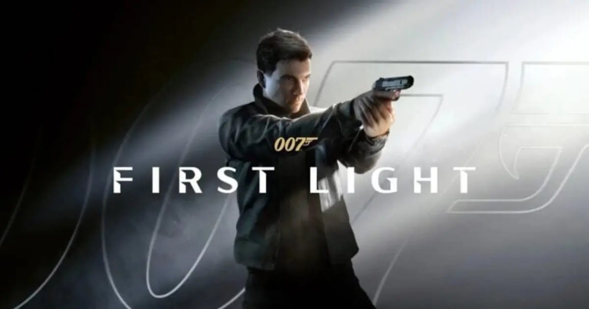 Promotionsbild för videospelet 007 First Light föreställande en man som håller i en pistol.